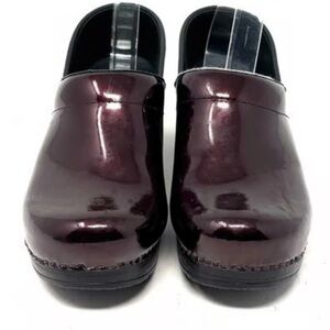 Dansko Women's Burgundy Patent Leather Nursing Clogs Size 40 9.5 10